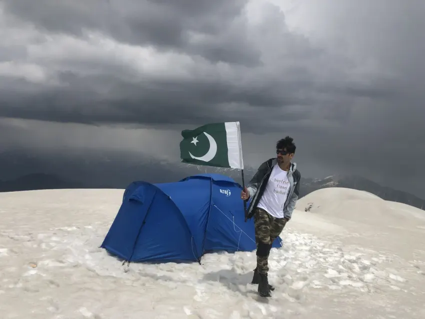 Drone view of the couple on the vast summit plateau